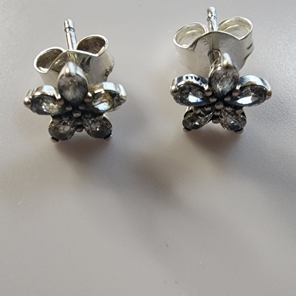 Pandora Sparkling Snowflake Stud Earrings - Picture 4 of 9